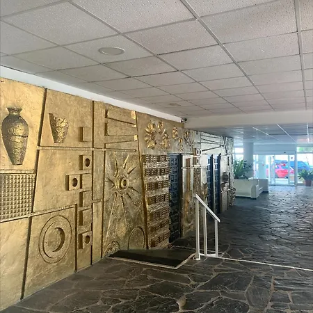 En Centro De La Ciudad Frente Al Mar *